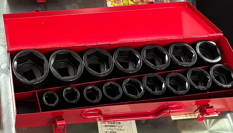 16 PC 3/4" Drive Impact Socket Set in steel carry case