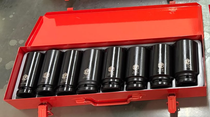 8 PC 3/4" Drive Deep Impact Socket Set in steel carry case